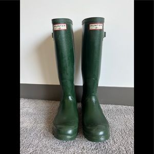 Hunter Original Tall Rain Boots in Hunter Green Size 38
